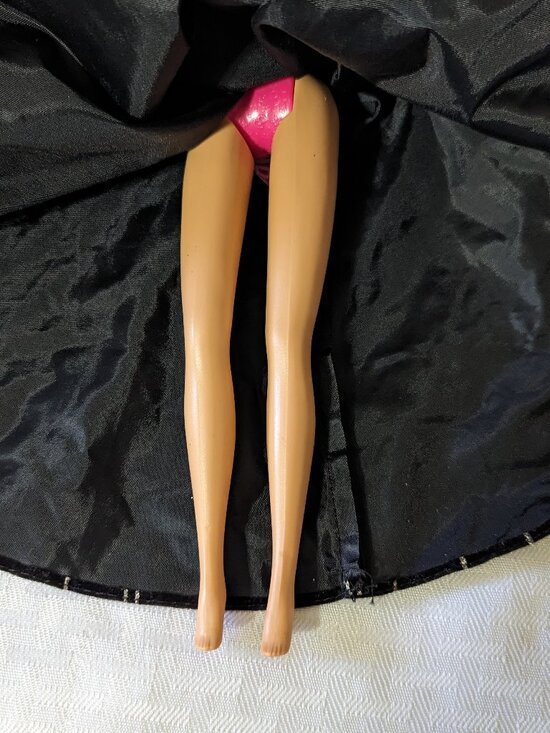 Vintage Holiday Barbie 1998 - Picture 9 of 9